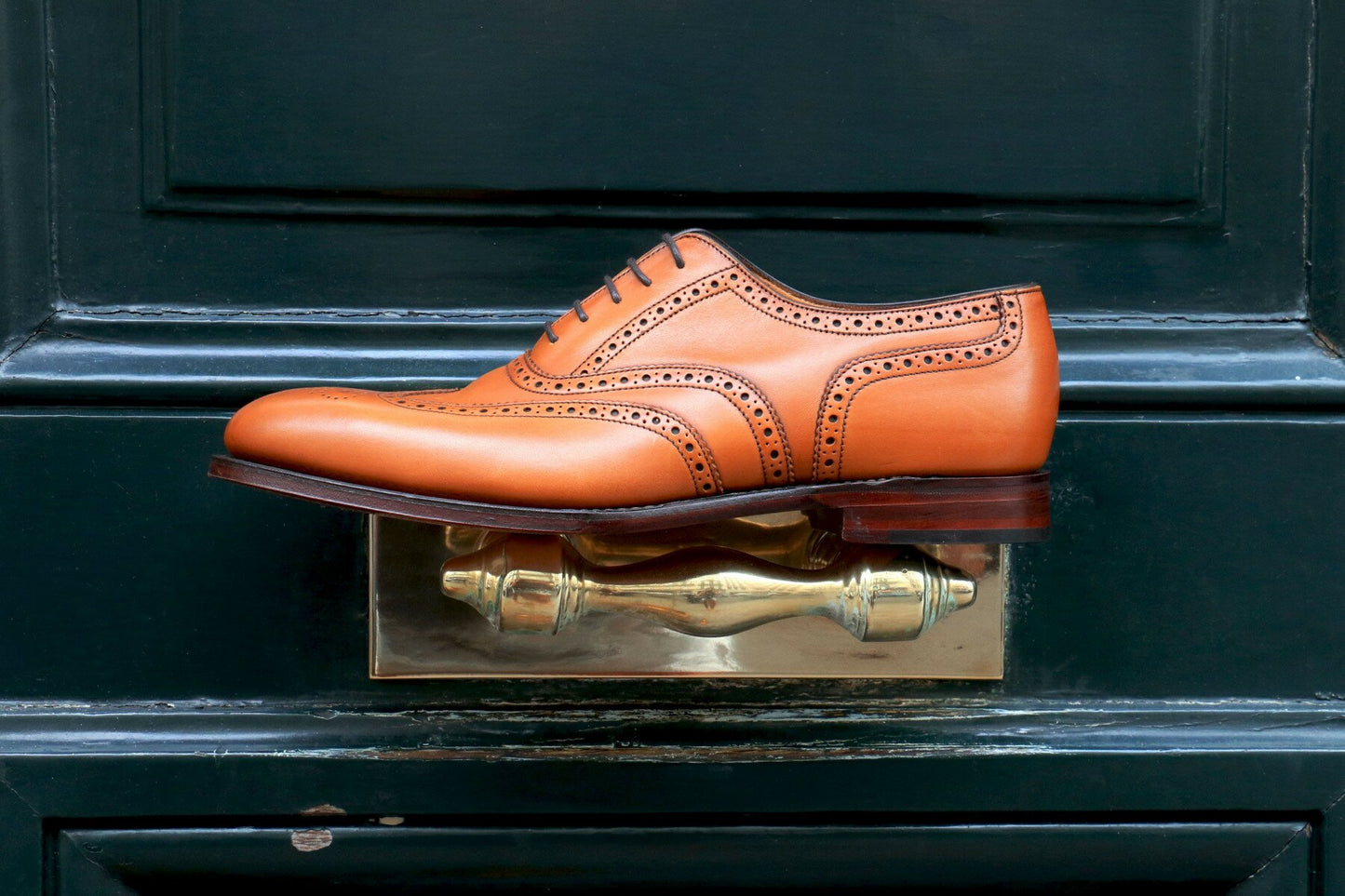 Loake - Richelieu fleuri cuir tan semelle cuir