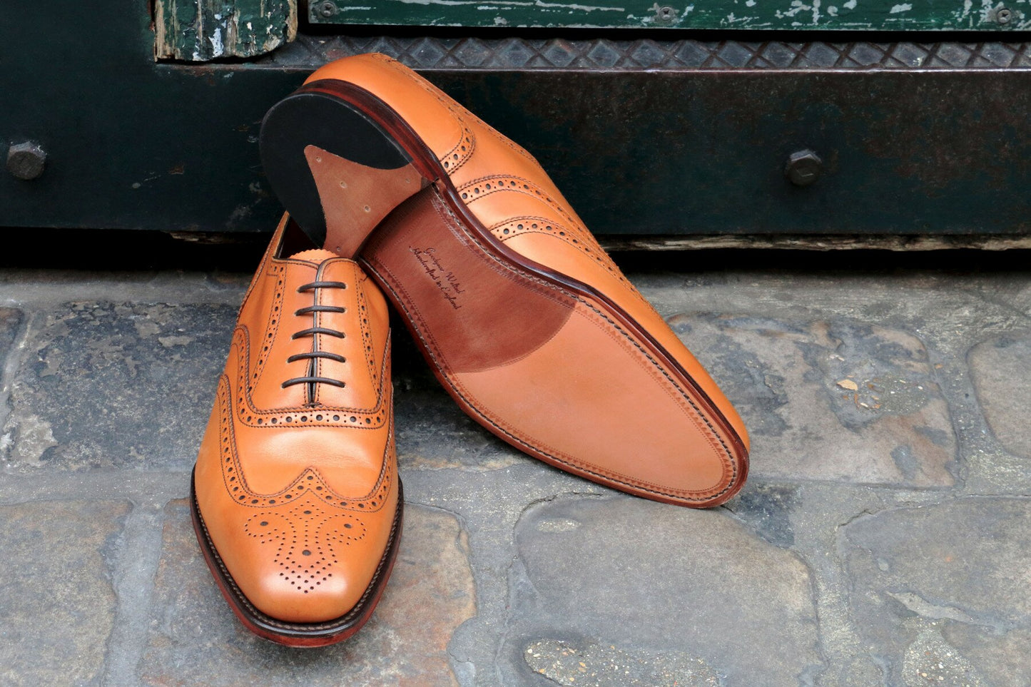 Loake - Richelieu fleuri cuir tan semelle cuir