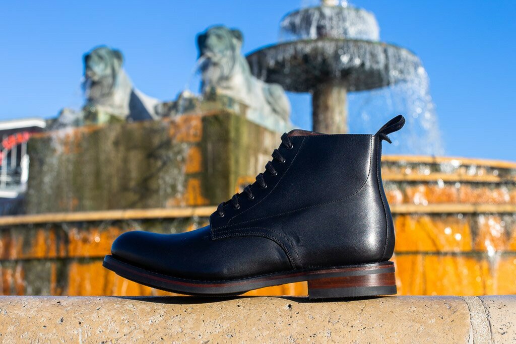 Loake - Boots Hebden à lacets cuir noir semelle cousue gomme