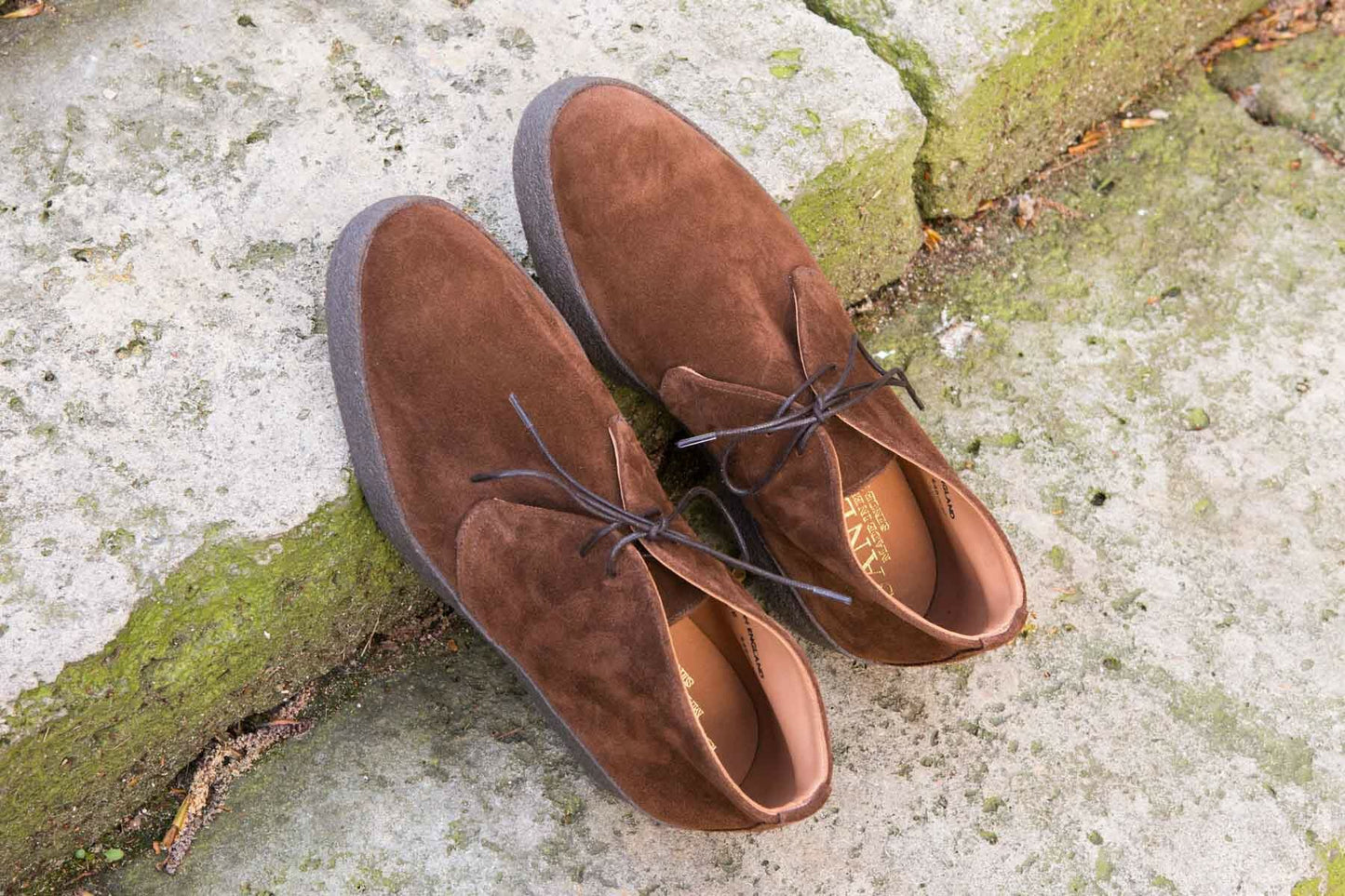 Sanders - Chukka boots daim couleur polo suede semelle en crêpe naturel