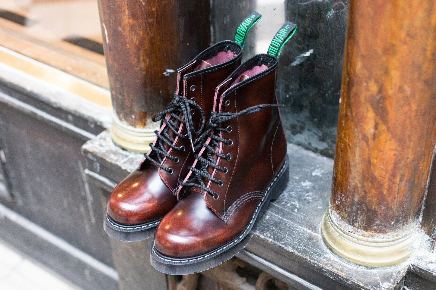 Solovair - 8 eyes Derby boot Burgundy Rub-off