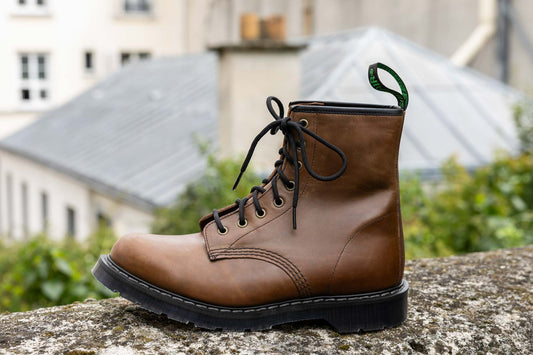 Boots 8 Eye Marron