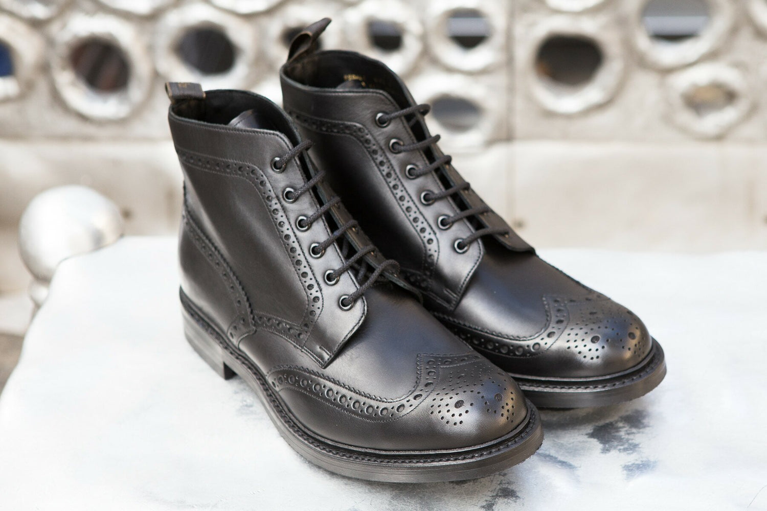 Loake - Boots en cuir noir semelle cousue goodyear