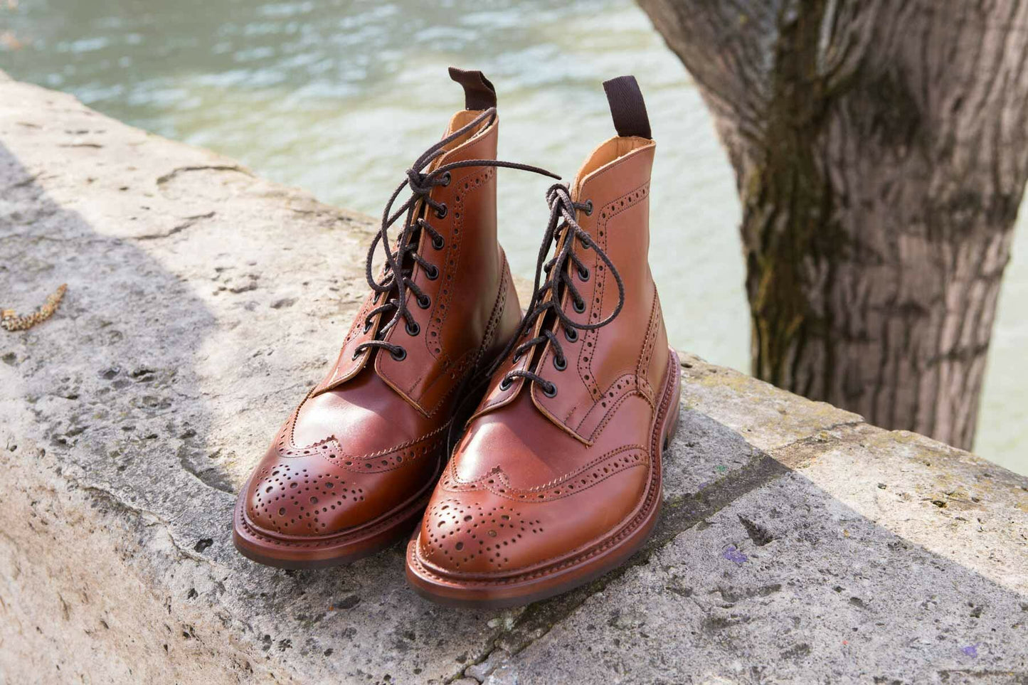 Tricker's - Boots fleuri lacet cuir marron semelle gomme – British Shoes