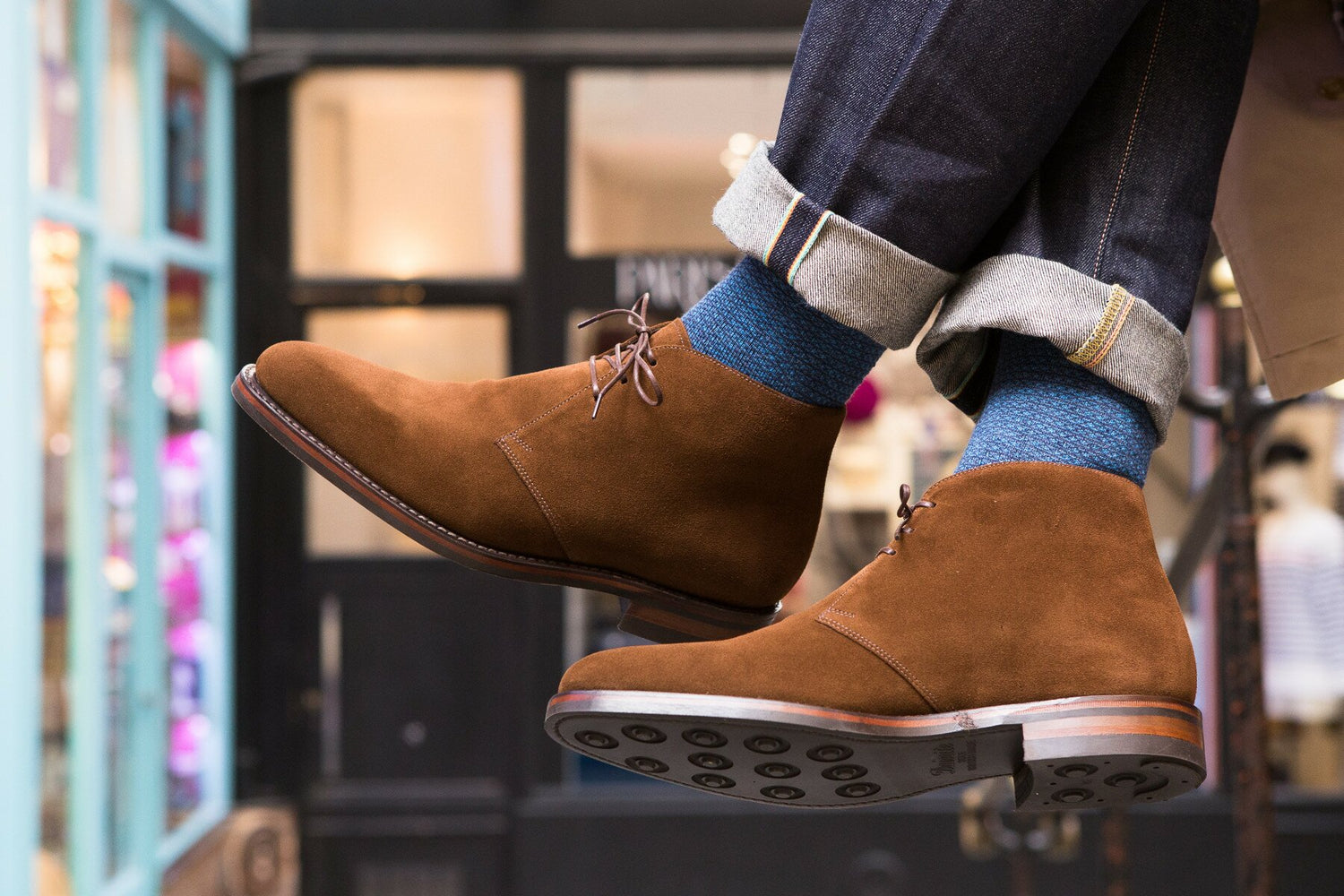 Loake - Boots chukka marron en daim semelle cousue goodyear en gomme