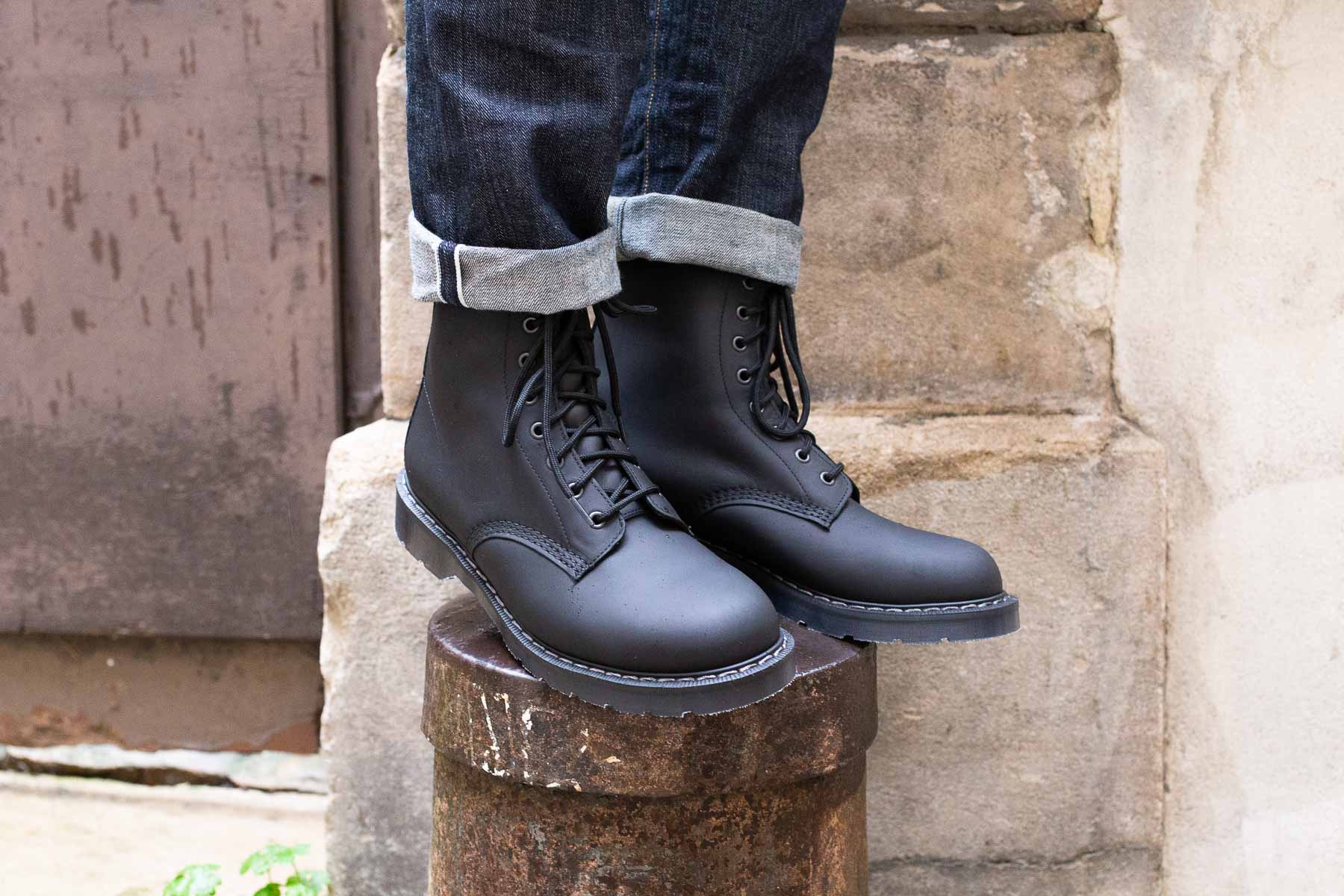 SOLOVAIR Boots Eye, Black Greasy, Made in England – British Shoes