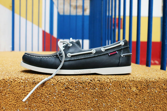 Sebago - Bateau bleu marine semelle gomme blanche